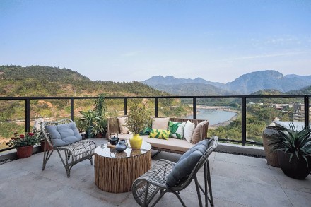 阳台沙发装修效果图中式风格纯净朴素的山居生活