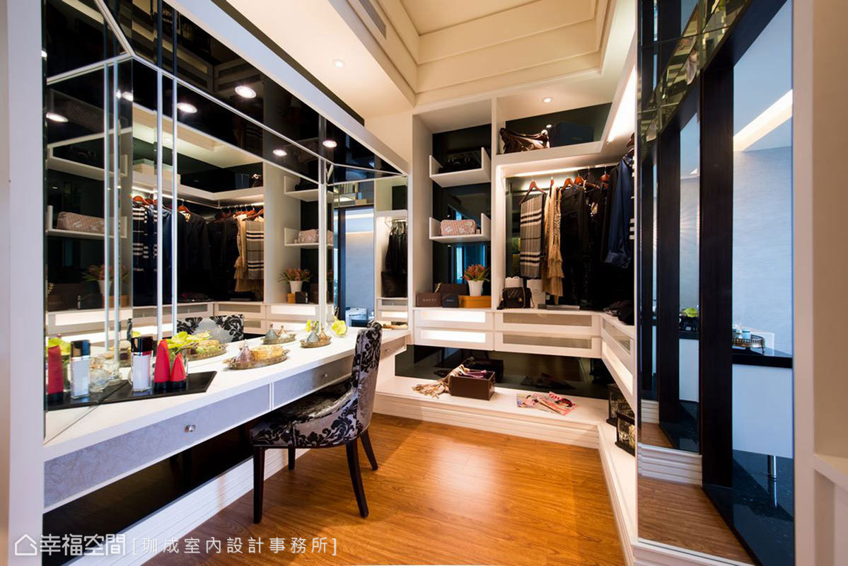 客厅衣柜3装修效果图后现代主义风格装修效果图图集现代简约客厅设计图片赏析