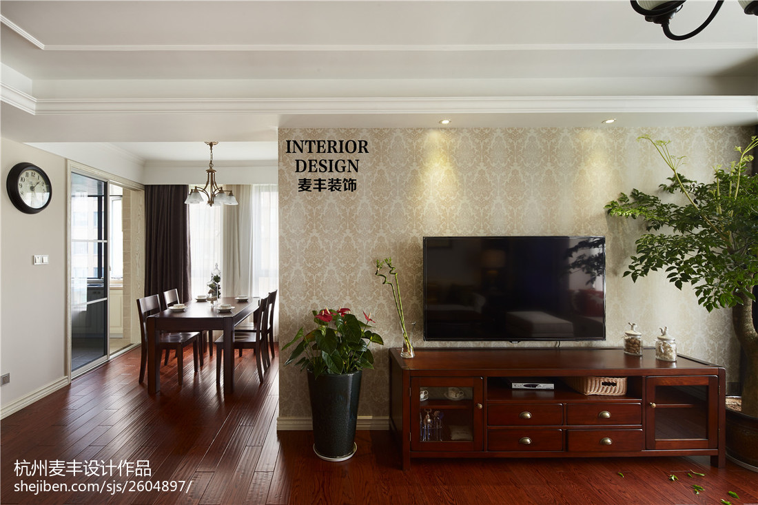 客厅电视背景墙装修效果图美式壁纸装修图片欣赏美式经典客厅设计图片赏析