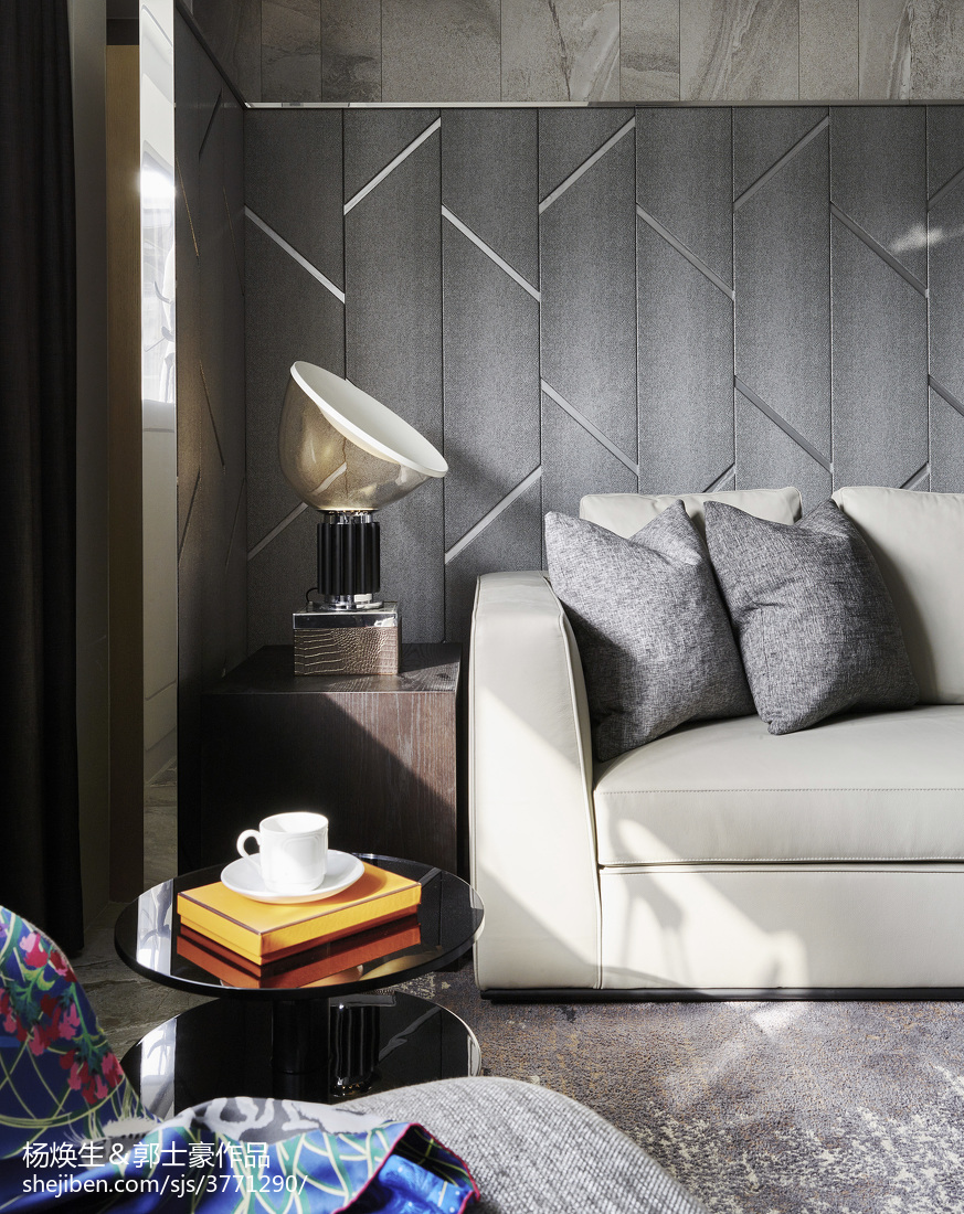 客厅1装修效果图暗色系现代客厅台灯设计图现代简约客厅设计图片赏析
