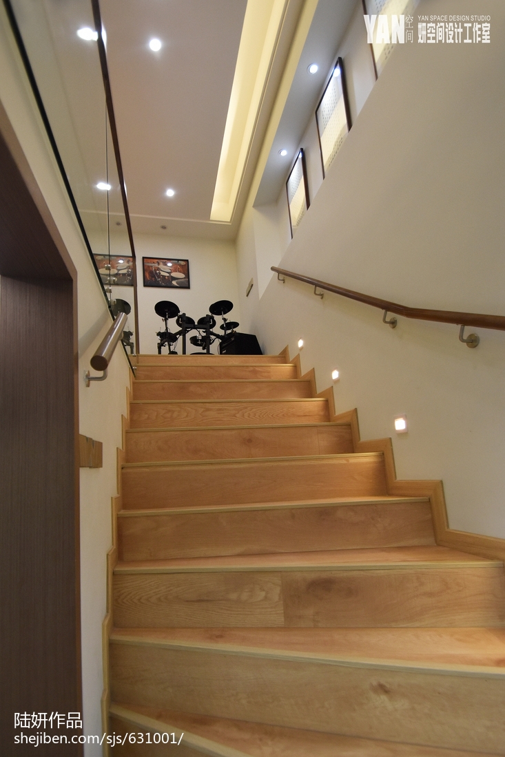 装修效果图轻奢158M²复式楼楼梯设计图现代简约设计图片赏析