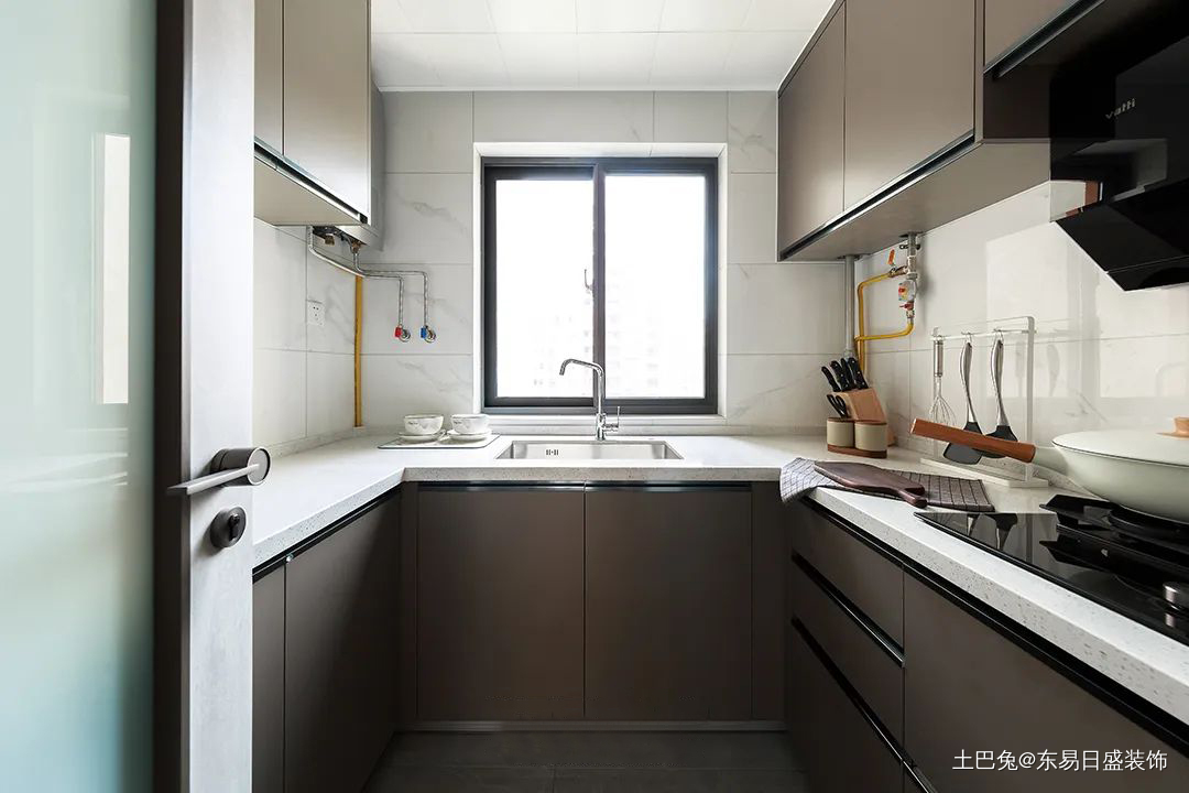 【实拍】128㎡四居室简约风装修完工案例现代简约厨房设计图片赏析