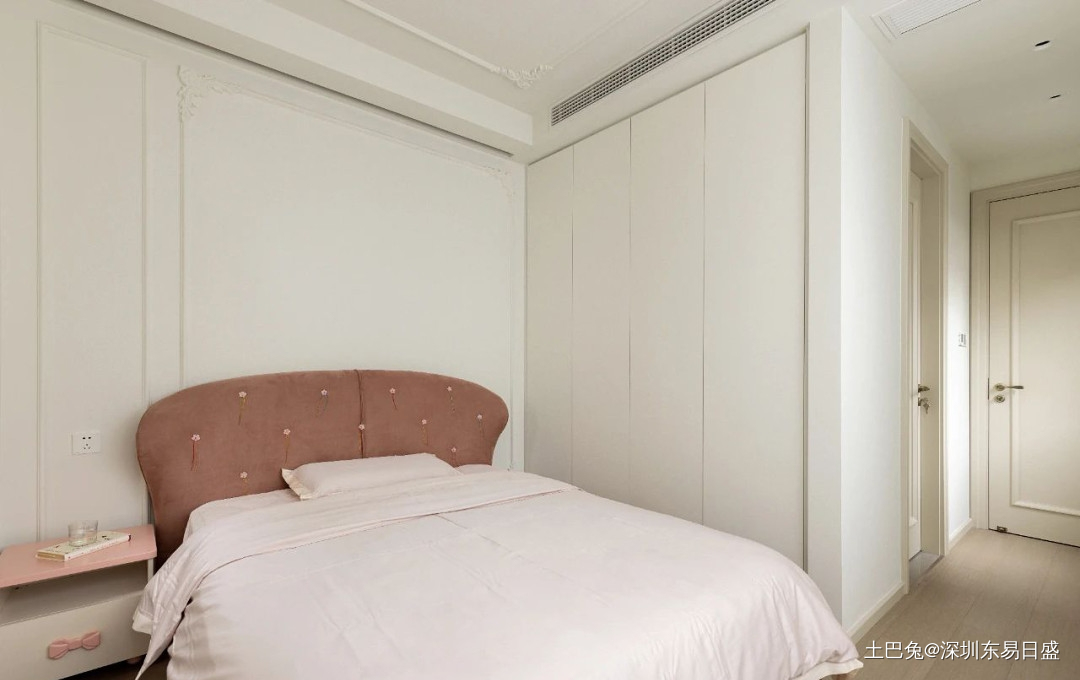 256㎡惬意墅居生活7分留白+3分暖色现代简约卧室设计图片赏析