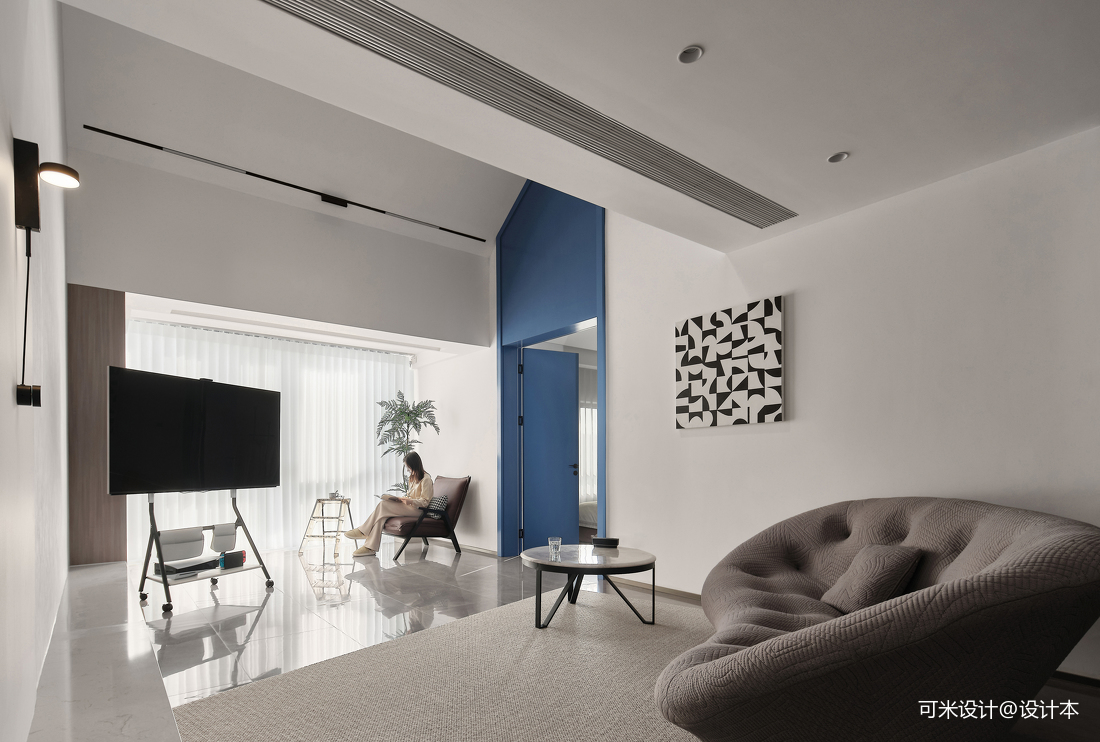 挑空客厅+静谧蓝，随性的现代摩登二人居装修图大全